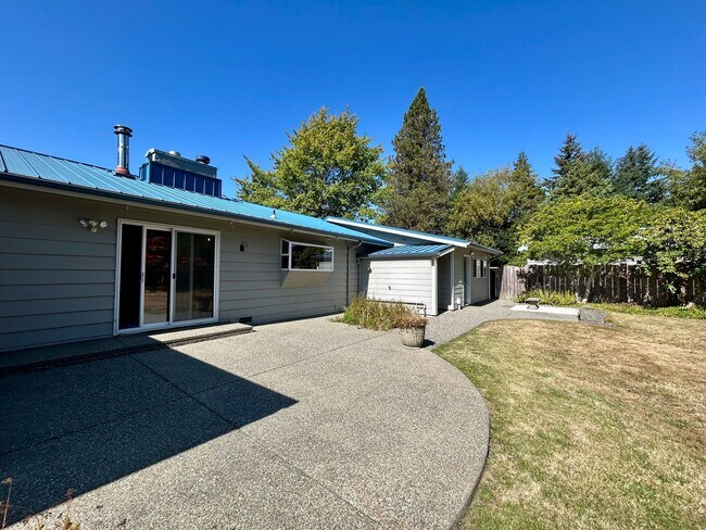 Building Photo - 5166 Graveline Rd