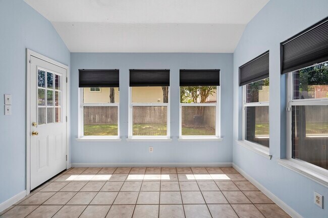 Building Photo - 2123 Mossy Trail Dr