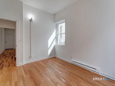 Building Photo - 522 Elm St