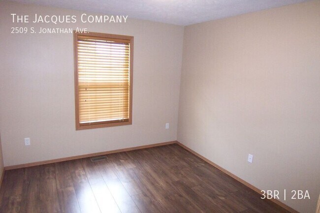 Building Photo - 2509 S Jonathan Ave
