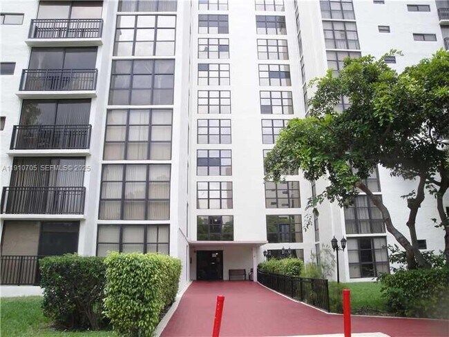 Building Photo - 17021 N Bay Rd