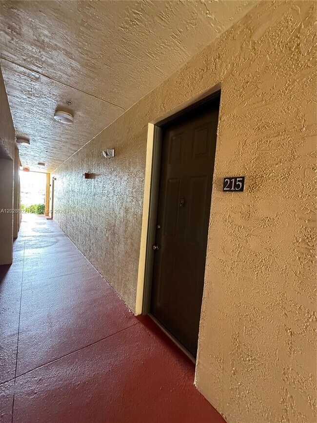 Building Photo - 4704 SW 160th Ave
