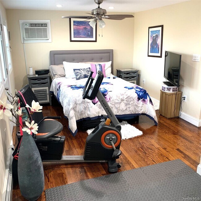 Building Photo - 521 W Park Ave