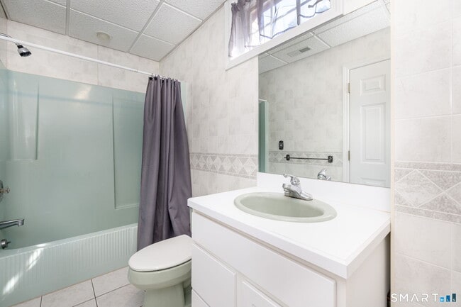 Building Photo - 428 Maple St