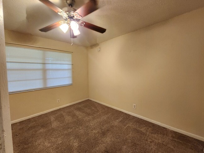 Building Photo - Coming Soon -2 Bedroom 1 Bath -Duplex Lake City