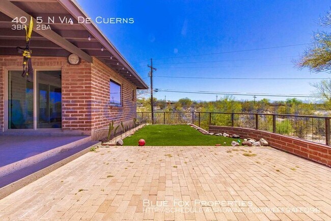 Building Photo - Foothills gorgeous home!