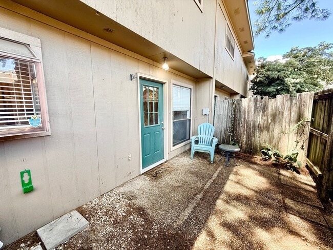 Building Photo - 955 Ridgepoint Ct