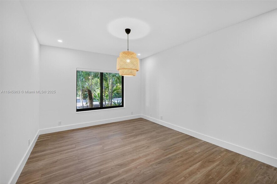 Building Photo - 1511 SW 30th Pl