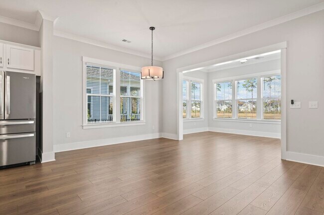 Building Photo - 2034 Comradery Wy