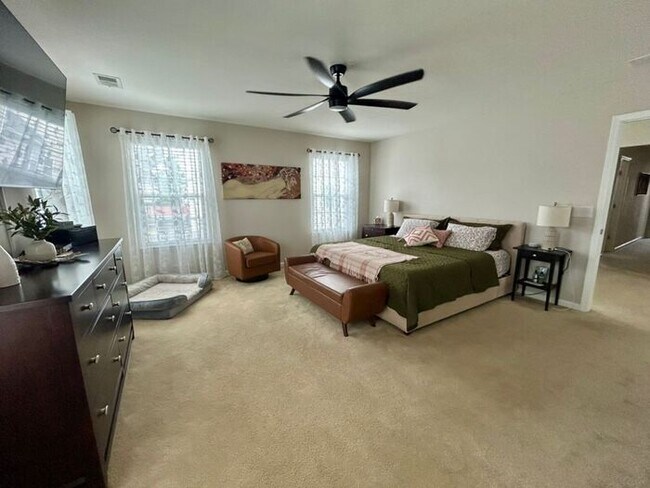 Building Photo - **Beautifully Maintained 3 Bedroom Home with Study, Screened Porch & Fenced Yard**