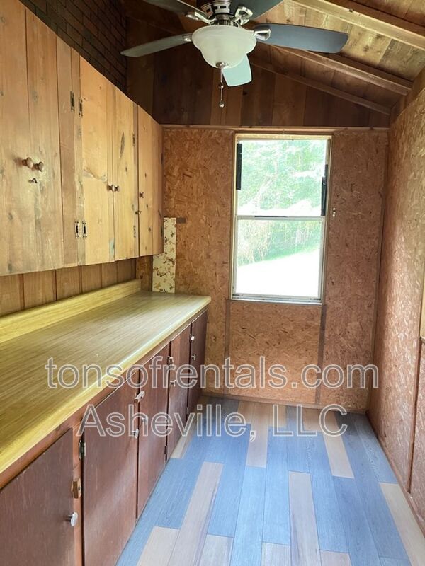 Building Photo - 304 Wilson Cove Rd