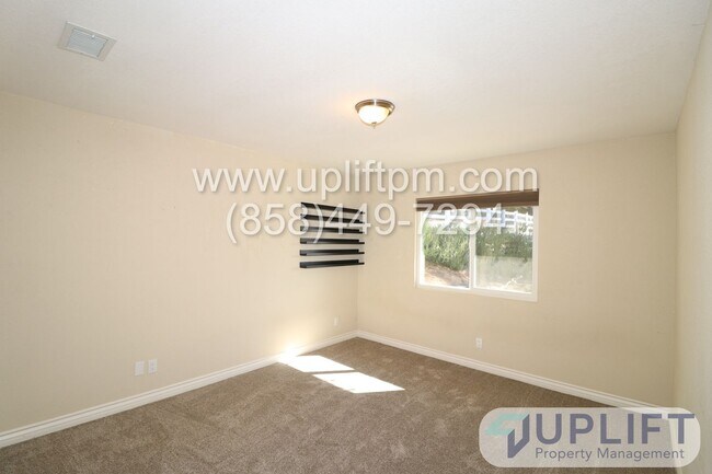 Building Photo - 4 Bedroom 2 Bathroom with Garage and Green...