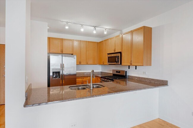 Building Photo - 451 W Huron St
