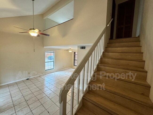 Building Photo - 812 SW 55th Terrace