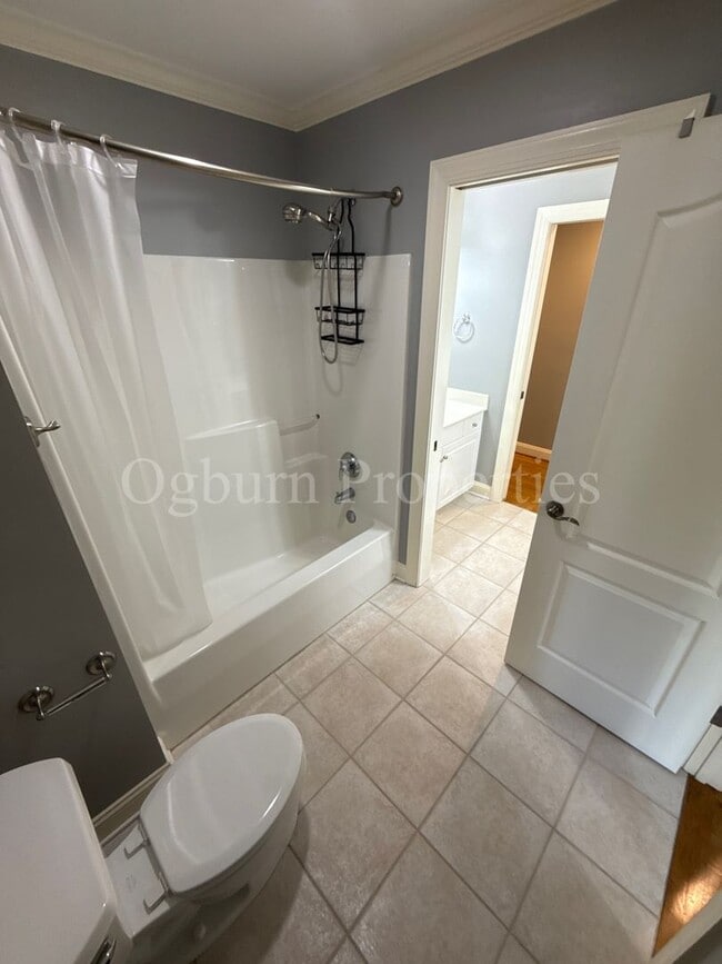 Building Photo - 3712 Burbank Ln