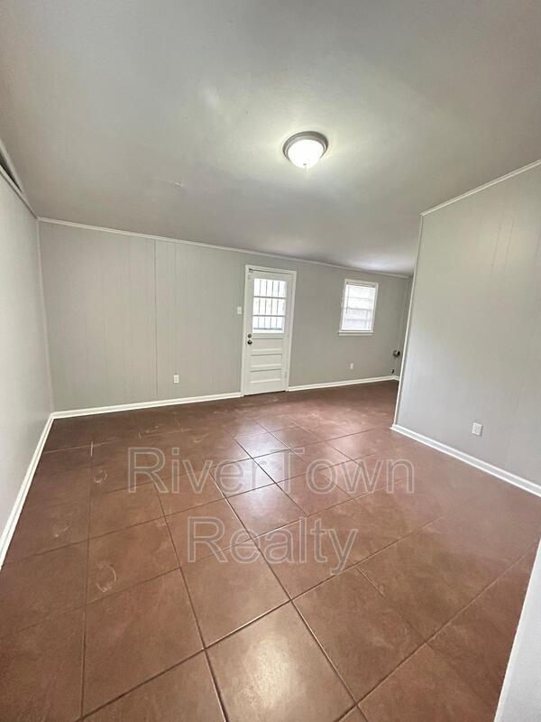 Building Photo - 1316 E Raines Rd