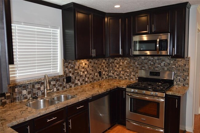 Building Photo - 3114 Greenridge Dr
