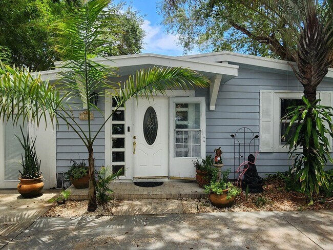 Building Photo - 305 S Loxahatchee Dr