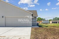 Building Photo - Brand new duplex