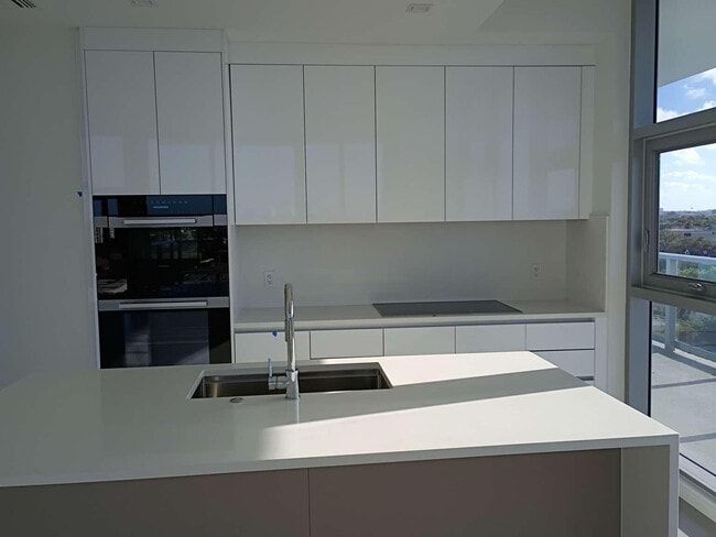 Building Photo - 220 Lake Shore Dr