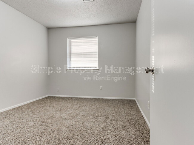 Building Photo - 8508 Candlewood Dr