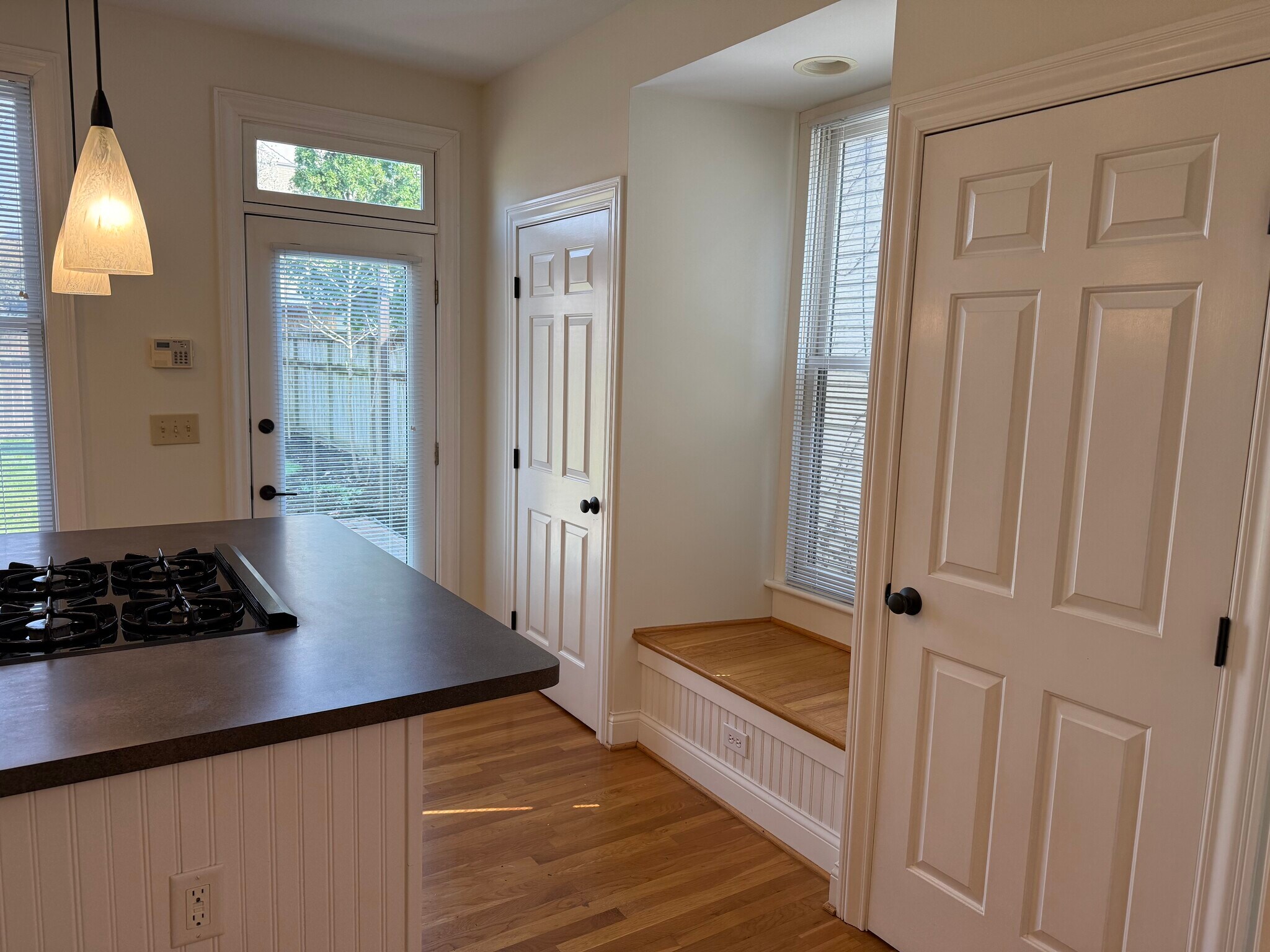 Building Photo - 844 Hamlet St