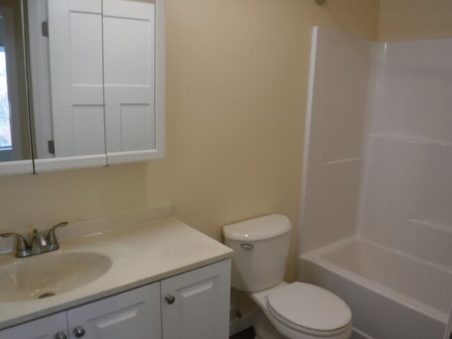 Building Photo - Newer side by side duplex