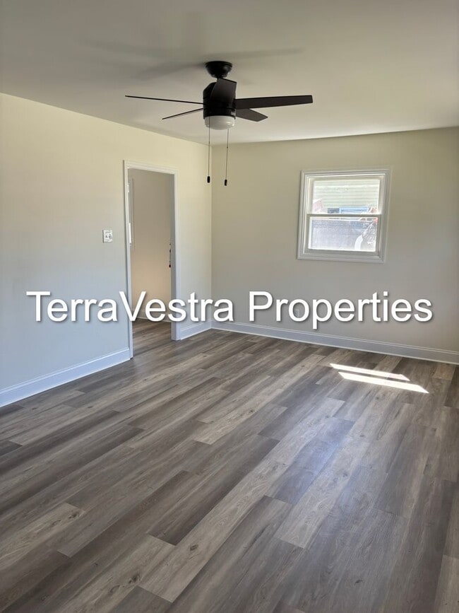 Building Photo - 3 Bed Single Family in Upper Deerfield!