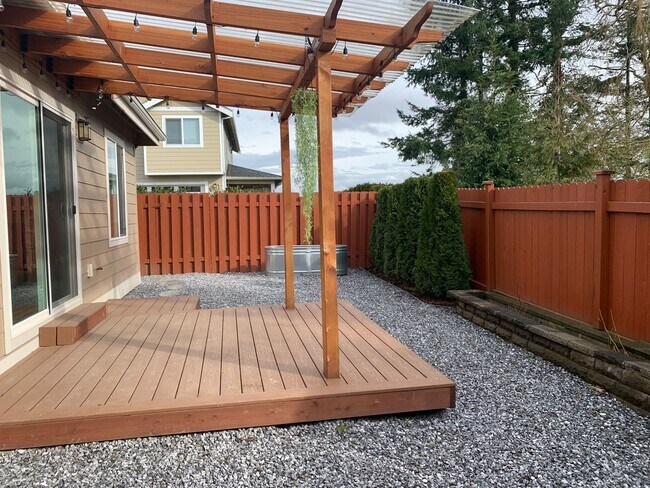 Building Photo - 5817 Pioneer Ridge Pl