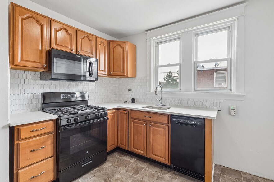 Building Photo - 5651 N 20th St