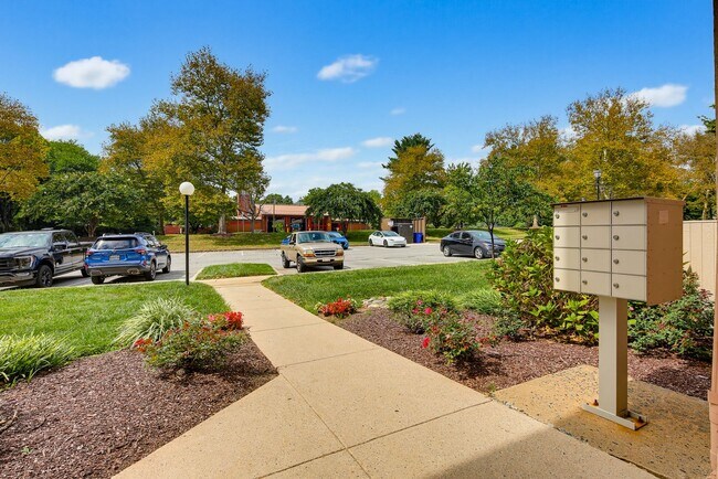 Building Photo - 5911 Tamar Dr