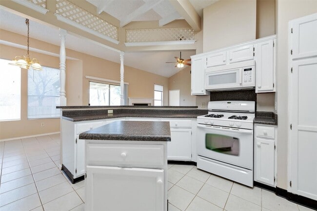 Building Photo - 14504 Sandy Side Dr
