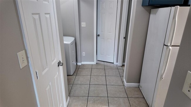 Building Photo - 3032 La Estancia Ln