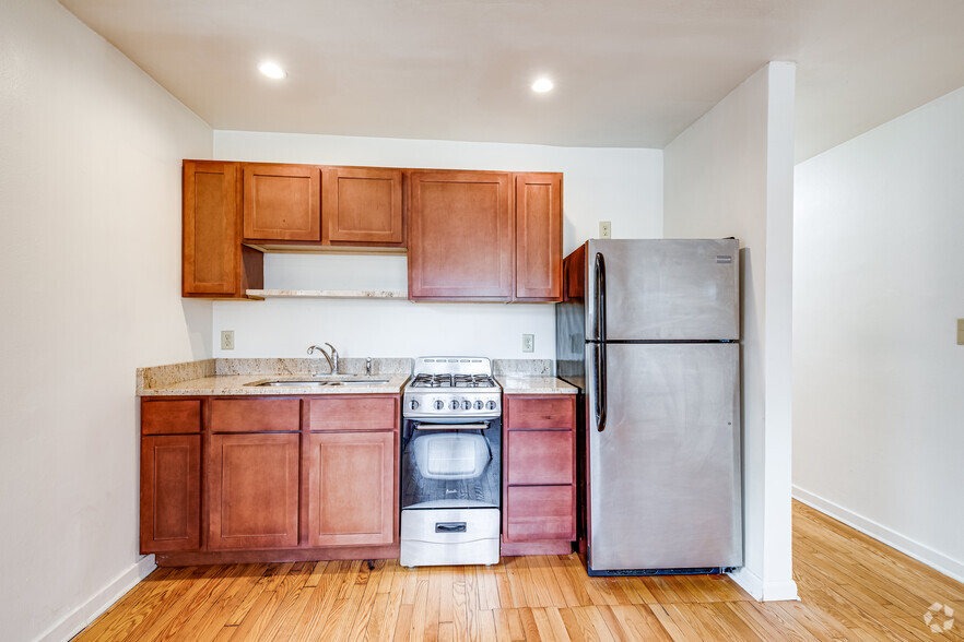 Studio - Kitchen - 147 Virginia Street