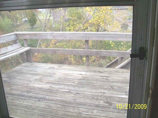 Building Photo - 807 Foster Ln