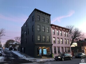 Building Photo - 38 S Front St