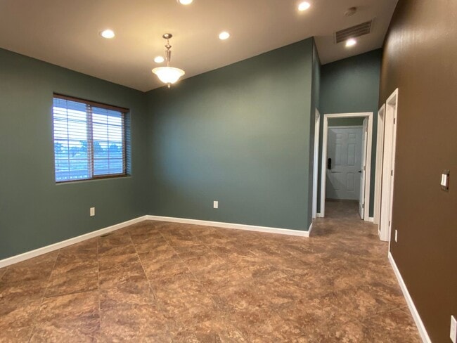 Building Photo - Spacious 3 BR 2 BA 2 Car garage on acreage