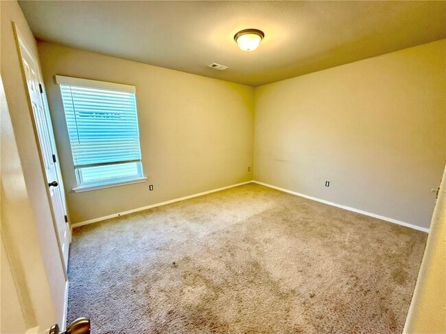 Building Photo - 530 Woodcreek Lp