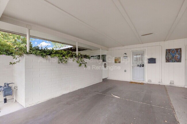 Building Photo - 10547 W Coggins Dr