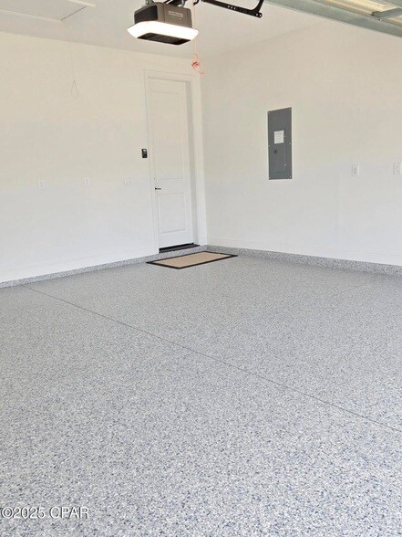 Building Photo - 8645 Weekend Dr