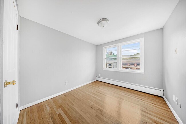 Building Photo - 420 Kipp Ave
