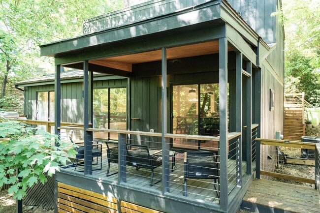 Building Photo - Ultra Modern Three Bedroom Home!