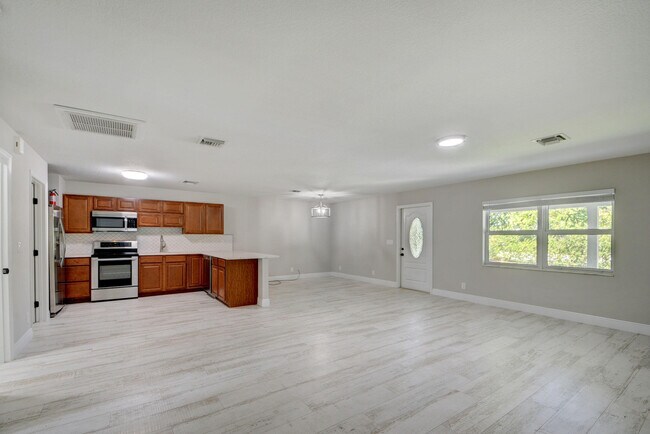 Building Photo - 1425 N Federal Hwy