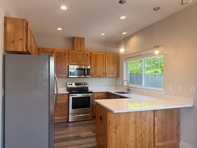 Building Photo - HONEYBEE5711-5713