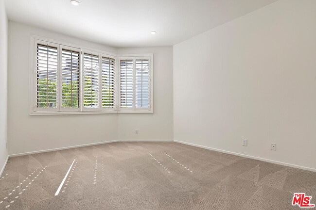 Building Photo - 2131 Century Park Ln