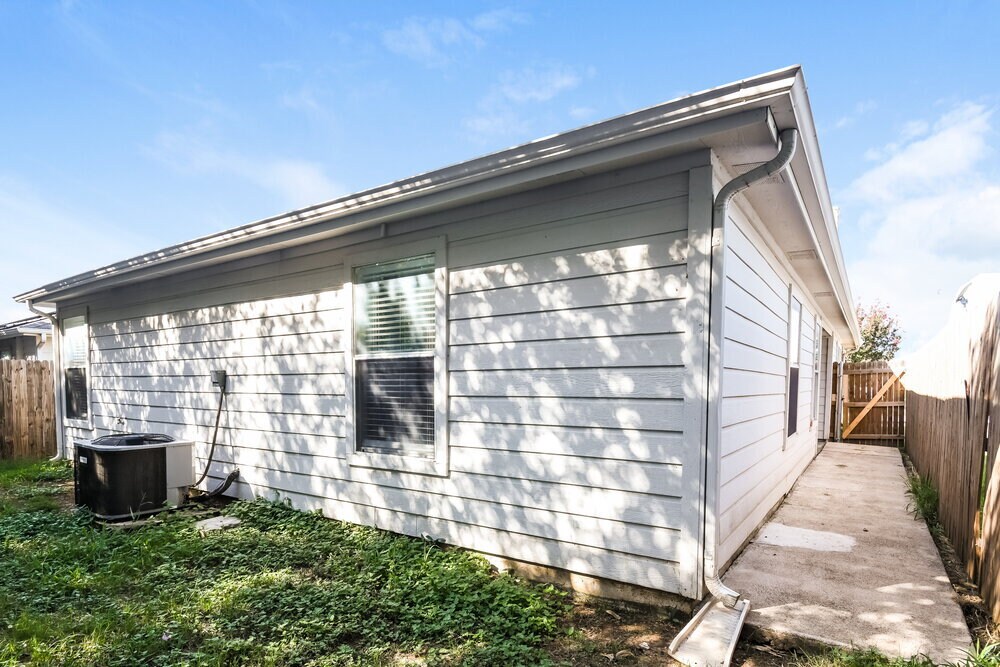 Building Photo - 10509 Shadywood Dr