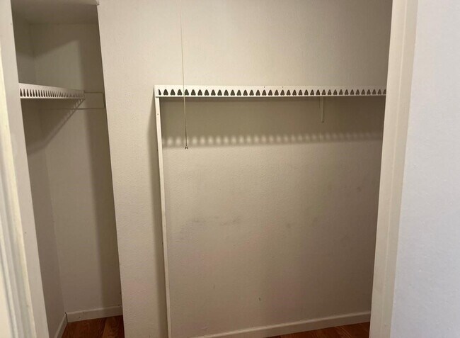 Building Photo - 5625 Antoine Dr