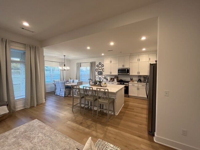 Building Photo - 439 Wagon Wheel Ave