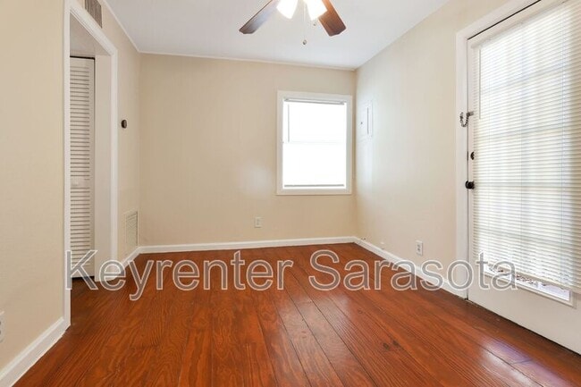 Building Photo - 325 Ohio Pl