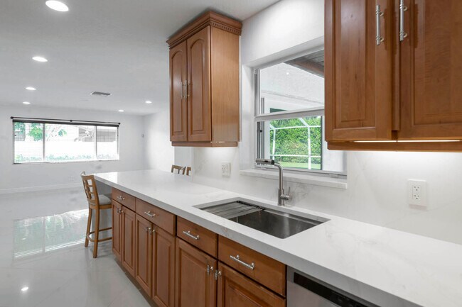 Building Photo - 2289 Windsor Rd